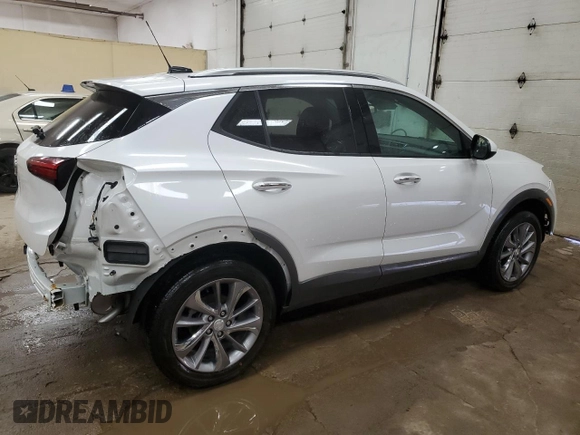 2023 Buick Encore GX Essence z VIN KL4MMGSL1PB035970, wystawiony jako Copart lot #55945515 z przebiegiem 21 373 mil mil oraz Szkoda całkowita • Salvage title. Historia ofert i sprzedaży dostępna na DreamBid. Obrazek 3.