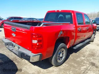 2007 Chevrolet Silverado 1500 LT w/1LT with VIN 2GCEC13C971720713, listed as a IAAI auction lot 41631983 with 111,020 mi miles. Bid and sale history available at carsss.com. Image 4.