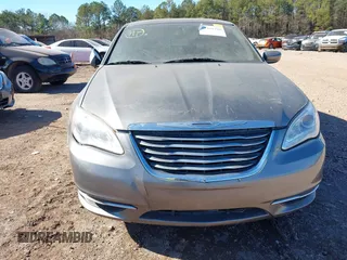 2013 Chrysler 200 LX with VIN 1C3CCBAB4DN640550, listed as a IAAI auction lot 41339796 with 136,235 mi miles. Bid and sale history available at carsss.com. Image 6.