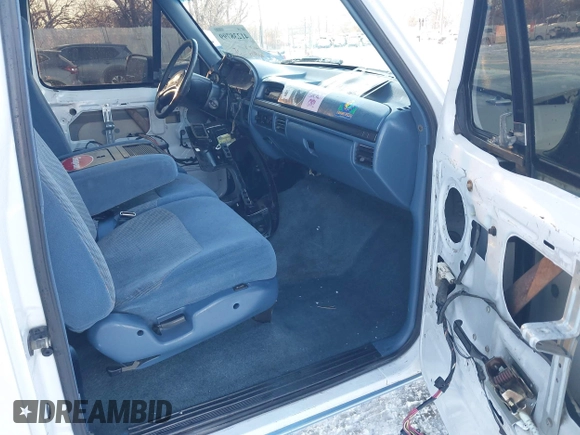 1997 Ford F-250 HD with VIN 1FTHX26F1VEA49739, listed as a IAAI auction lot 41238799 with 337,959 mi miles. Bid and sale history available at carsss.com. Image 5.