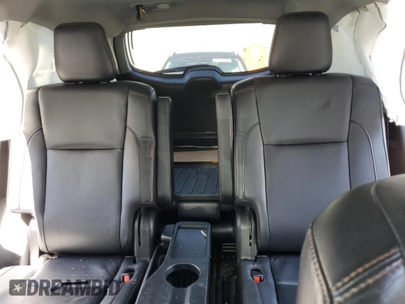 2018 Toyota Highlander SE with VIN 5TDKZRFH2JS271947, listed as a Copart auction lot 53381585 with 101,148 mi miles and Salvage title. Bid and sale history available at DreamBid. Image 10.