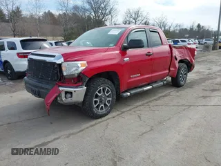 2017 Toyota Tundra SR z VIN 5TFUY5F14HX666949, wystawiony jako IAAI lot #41685402 z przebiegiem 108 628 mil mil oraz . Historia ofert i sprzedaży dostępna na DreamBid. Obrazek 17.