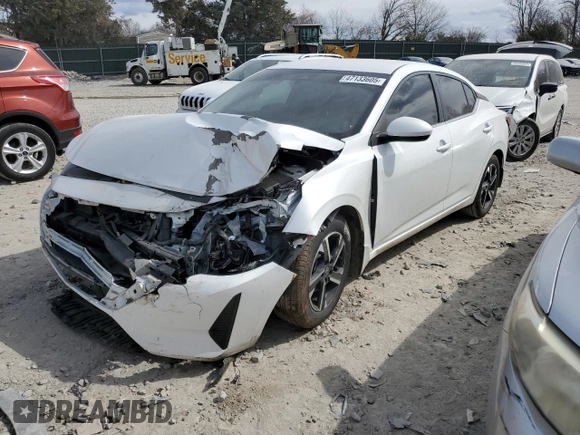 2024 Nissan Sentra SV z VIN 3N1AB8CV4RY204911, wystawiony jako Copart lot #47133605 z przebiegiem 17 207 mil mil oraz Szkoda całkowita • Salvage title. Historia ofert i sprzedaży dostępna na DreamBid. Obrazek 1.