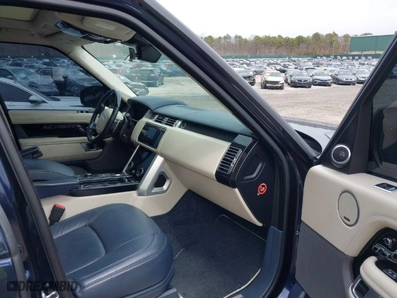2018 Land Rover Range Rover Autobiography with VIN SALGV2RE6JA500565, listed as a IAAI auction lot 41881409 with 32,559 mi miles. Bid and sale history available at carsss.com. Image 5.