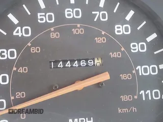 1990 Toyota Pickup DX z VIN JT4RN01P7L7019709, wystawiony jako IAAI lot #42448995 z przebiegiem 144 469 mil mil oraz . Historia ofert i sprzedaży dostępna na DreamBid. Obrazek 16.