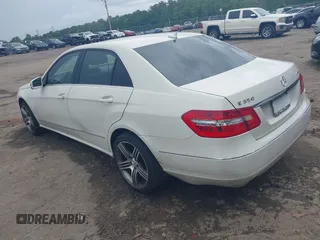 2010 Mercedes-Benz E 350 Luxury z VIN WDDHF8HB1AA259975, wystawiony jako IAAI lot #42111436 z przebiegiem 244 147 mil mil oraz . Historia ofert i sprzedaży dostępna na DreamBid. Obrazek 3.