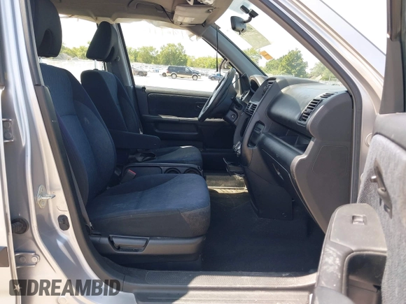 2005 Honda CR-V LX with VIN JHLRD78535C050081, listed as a IAAI auction lot 40169911 with 132,177 mi miles. Bid and sale history available at carsss.com. Image 5.