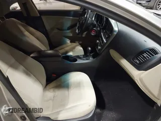 2015 Kia Optima LX с VIN 5XXGM4A74FG355766, выставлен на аукционе IAAI как лот 42343497 с пробегом 155 482 миль миль и . История ставок и продаж доступна на DreamBid. Изображение 5.