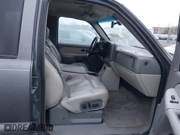 2001 Chevrolet Suburban LS with VIN 3GNFK16T41G243519, listed as a IAAI auction lot 41094019 with 220,640 mi miles and . Bid and sale history available at DreamBid. Image 5.