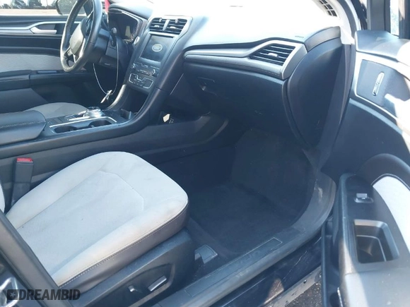 2019 Ford Fusion SE with VIN 3FA6P0HD1KR283059, listed as a IAAI auction lot 41566237 with 98,864 mi miles. Bid and sale history available at carsss.com. Image 5.