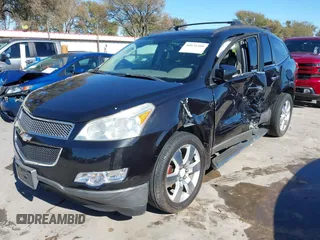 2011 Chevrolet Traverse 1LT z VIN 1GNKRGED3BJ373931, wystawiony jako IAAI lot #40876388 z przebiegiem 234 394 mil mil oraz . Historia ofert i sprzedaży dostępna na DreamBid. Obrazek 2.