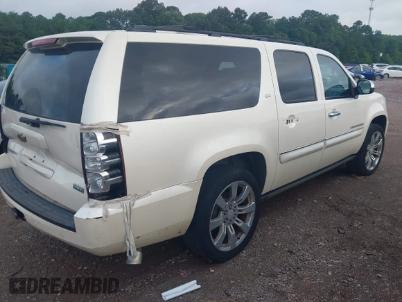2008 Chevrolet Suburban LTZ z VIN 1GNFC160X8R221599, wystawiony jako IAAI lot #42774069 z przebiegiem 135 406 mil mil oraz . Historia ofert i sprzedaży dostępna na DreamBid. Obrazek 4.
