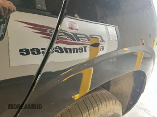 2022 Chevrolet Tahoe LS z VIN 1GNSKMKD7NR129745, wystawiony jako IAAI lot #42566236 z przebiegiem 95 126 mil mil oraz . Historia ofert i sprzedaży dostępna na DreamBid. Obrazek 3.