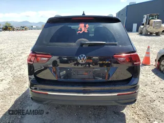 2024 Volkswagen Tiguan S z VIN 3VVRB7AX5RM151188, wystawiony jako Copart lot #55497675 z przebiegiem Nie podano mil oraz Szkoda całkowita • Salvage title. Historia ofert i sprzedaży dostępna na DreamBid. Obrazek 6.