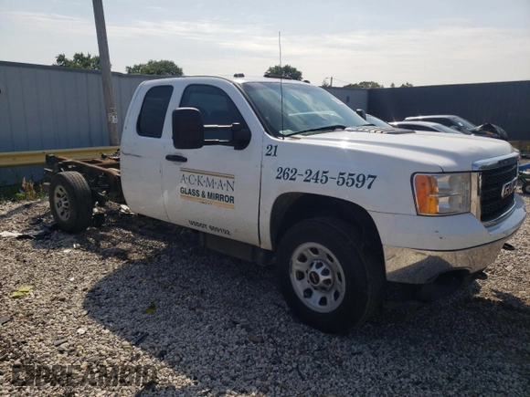 2013 GMC Sierra 3500HD Work Truck z VIN 1GD512C86DZ409861, wystawiony jako Copart lot #66929764 z przebiegiem 218 451 mil mil oraz Nie do naprawy. Historia ofert i sprzedaży dostępna na DreamBid. Obrazek 4.