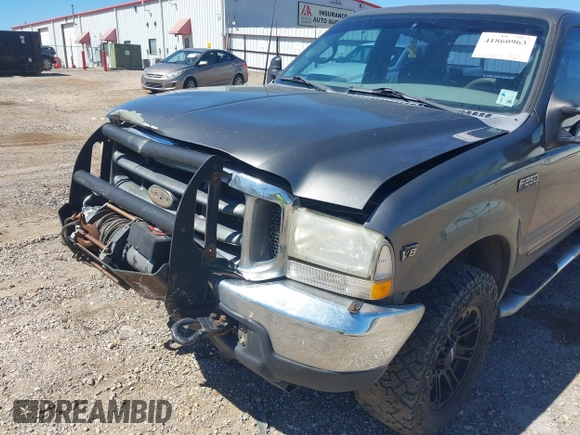 2002 Ford F-250 XL z VIN 1FTNW21L92EC03726, wystawiony jako IAAI lot #41860963 z przebiegiem 201 404 mil mil oraz . Historia ofert i sprzedaży dostępna na DreamBid. Obrazek 15.
