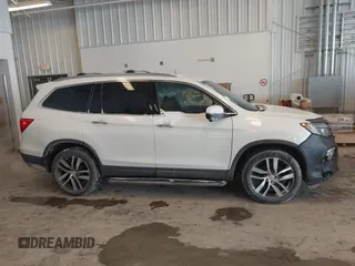 2017 Honda Pilot Touring with VIN 5FNYF6H92HB032873, listed as a IAAI auction lot 41608870 with 123,888 mi miles. Bid and sale history available at carsss.com. Image 13.