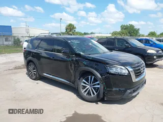 2024 Nissan Pathfinder Platinum z VIN 5N1DR3DJ6RC243508, wystawiony jako IAAI lot #42007758 z przebiegiem 19 729 mil mil oraz . Historia ofert i sprzedaży dostępna na DreamBid. Obrazek 6.