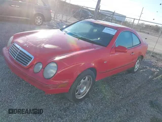 1999 Mercedes-Benz CLK 320/430 z VIN WDBLJ65G1XF101749, wystawiony jako IAAI lot #41689126 z przebiegiem 172 429 mil mil oraz . Historia ofert i sprzedaży dostępna na DreamBid. Obrazek 2.