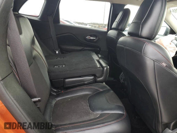 2016 Jeep Cherokee Trailhawk z VIN 1C4PJMBB5GW299512, wystawiony jako Copart lot #45356355 z przebiegiem Nie podano mil oraz Szkoda całkowita • Salvage title. Historia ofert i sprzedaży dostępna na DreamBid. Obrazek 11.