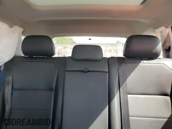 2020 Volkswagen Tiguan SE z VIN 3VV3B7AX2LM035055, wystawiony jako Copart lot #82392284 z przebiegiem 43 302 mil mil oraz Nie do naprawy • Non repairable. Historia ofert i sprzedaży dostępna na DreamBid. Obrazek 10.