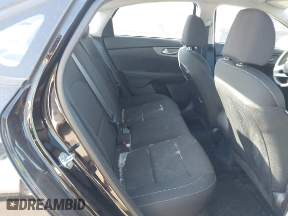2021 Kia Forte LXS z VIN 3KPF24AD5ME366546, wystawiony jako IAAI lot #41762839 z przebiegiem 23 376 mil mil oraz . Historia ofert i sprzedaży dostępna na DreamBid. Obrazek 8.