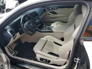 2022 BMW M8 Competition z VIN WBSAE0C05NCJ74694, wystawiony jako Copart lot #65454813 z przebiegiem 14 156 mil mil oraz . Historia ofert i sprzedaży dostępna na DreamBid. Obrazek 7.