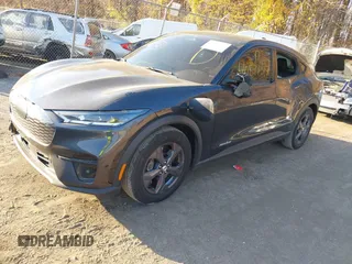 2021 Ford Mustang Mach-E Select z VIN 3FMTK1RM3MMA65264, wystawiony jako IAAI lot #40897877 z przebiegiem 52 212 mil mil oraz . Historia ofert i sprzedaży dostępna na DreamBid. Obrazek 17.