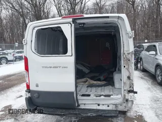 2016 Ford Transit Cargo z VIN 1FTYR2ZM7GKA78803, wystawiony jako IAAI lot #41364048 z przebiegiem 118 833 mil mil oraz . Historia ofert i sprzedaży dostępna na DreamBid. Obrazek 17.