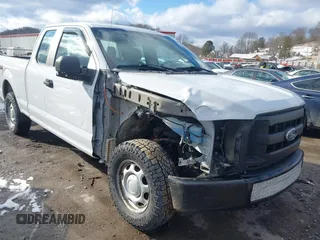 2017 Ford F-150 XL with VIN 1FTFX1EF9HFC85427, listed as a IAAI auction lot 41595903 with 176,235 mi miles. Bid and sale history available at carsss.com. Image 1.