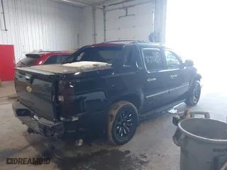 2011 Chevrolet Avalanche LTZ with VIN 3GNTKGE39BG192060, listed as a IAAI auction lot 41757583 with 90,335 mi miles. Bid and sale history available at carsss.com. Image 4.