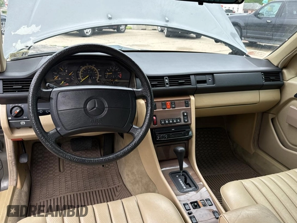 1989 Mercedes-Benz 300 E с VIN WDBEA30D2KB022367, выставлен на аукционе Copart как лот 60087495 с пробегом 76 930 миль миль и Чистый • Clean title. История ставок и продаж доступна на DreamBid. Изображение 9.
