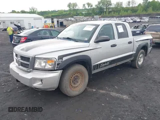 2008 Dodge Dakota SLT z VIN 1D7HW48N38S536147, wystawiony jako IAAI lot #42230957 z przebiegiem 140 571 mil mil oraz . Historia ofert i sprzedaży dostępna na DreamBid. Obrazek 2.