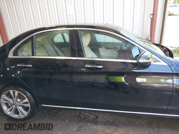 2021 Mercedes-Benz C 300 z VIN W1KWF8EB2MR642843, wystawiony jako IAAI lot #42167645 z przebiegiem 50 435 mil mil oraz . Historia ofert i sprzedaży dostępna na DreamBid. Obrazek 14.