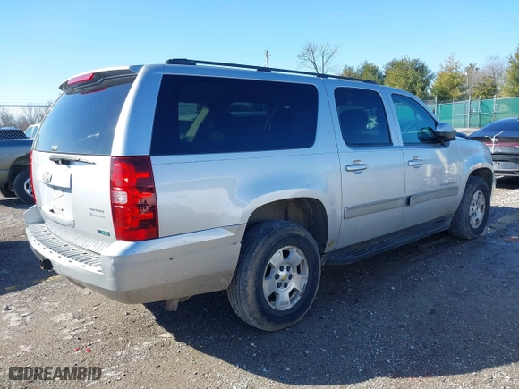 2010 Chevrolet Suburban LS with VIN 1GNUKHE31AR165699, listed as a IAAI auction lot 41509508 with 260,762 mi miles. Bid and sale history available at carsss.com. Image 4.