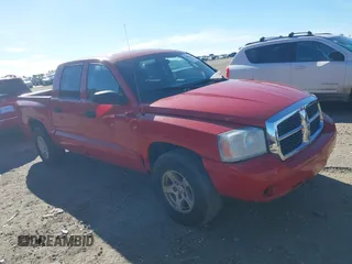 2005 Dodge Dakota SLT z VIN 1D7HW48N65S202948, wystawiony jako IAAI lot #38573315 z przebiegiem 351 854 mil mil oraz . Historia ofert i sprzedaży dostępna na DreamBid. Obrazek 1.
