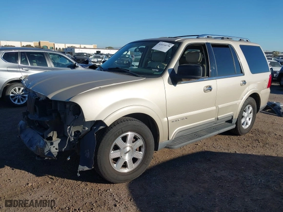 2004 Lincoln Navigator Luxury with VIN 5LMFU27R14LJ42966, listed as a IAAI auction lot 41614278 with 203,785 mi miles. Bid and sale history available at carsss.com. Image 2.