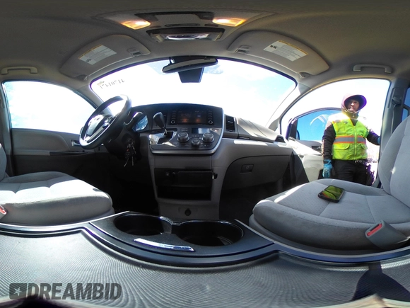 2020 Toyota Sienna LE с VIN 5TDJZ3DC4LS237544, выставлен на аукционе IAAI как лот 41701471 с пробегом 109 133 миль миль и . История ставок и продаж доступна на DreamBid. Изображение 18.