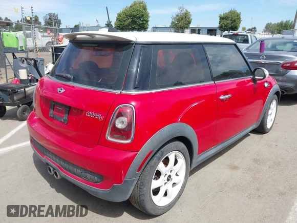 2009 MINI Hardtop S with VIN WMWMF73559TW87548, listed as a IAAI auction lot 42346174 with 132,361 mi miles and . Bid and sale history available at DreamBid. Image 4.