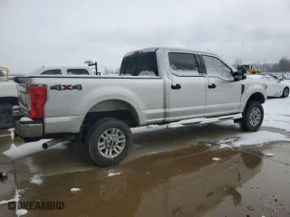 2019 Ford Super Duty F-250 SRW XL with VIN 1FT7W2B65KEE27240, listed as a Copart auction lot 45207375 with 138,474 mi miles and Salvage Title. Bid and sale history available at carsss.com. Image 3.
