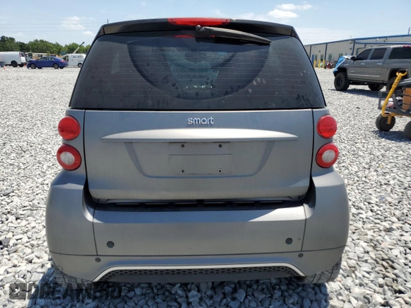 2015 Smart fortwo Passion z VIN WMEEJ3BA5FK819174, wystawiony jako Copart lot #53205005 z przebiegiem 78 364 mil mil oraz Szkody całkowita. Historia ofert i sprzedaży dostępna na DreamBid. Obrazek 6.