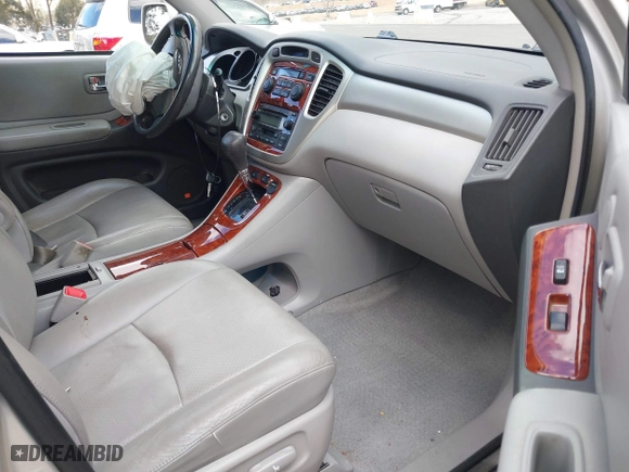 2006 Toyota Highlander w/3rd Row with VIN JTEDP21A060104055, listed as a IAAI auction lot 41786954 with 131,160 mi miles. Bid and sale history available at carsss.com. Image 5.