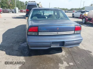 1997 Oldsmobile Cutlass Supreme S z VIN 1G3WH52M3VF338576, wystawiony jako IAAI lot #40573770 z przebiegiem 105 806 mil mil oraz . Historia ofert i sprzedaży dostępna na DreamBid. Obrazek 16.