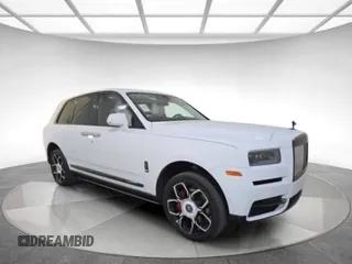 2021 Rolls-Royce Cullinan Black Badge z VIN SLATV8C0XMU204XXX, wystawiony jako Copart lot #58539235 z przebiegiem 13 362 mil mil oraz Czysty tytuł • Clean title. Historia ofert i sprzedaży dostępna na DreamBid. Obrazek 1.