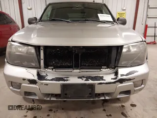 2007 Chevrolet TrailBlazer LS with VIN 1GNDT13S072267270, listed as a IAAI auction lot 41913360 with 152,678 mi miles. Bid and sale history available at carsss.com. Image 6.