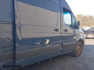 2019 Mercedes-Benz Sprinter Cargo Van with VIN WD4PF0CD5KP104611, listed as a IAAI auction lot 41256118 with 75,514 mi miles. Bid and sale history available at carsss.com. Image 6.