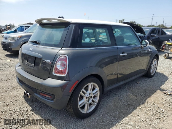2011 MINI Hardtop S z VIN WMWSV3C50BTY11900, wystawiony jako Copart lot #58225085 z przebiegiem 145 168 mil mil oraz Tytuł czysty. Historia ofert i sprzedaży dostępna na DreamBid. Obrazek 3.