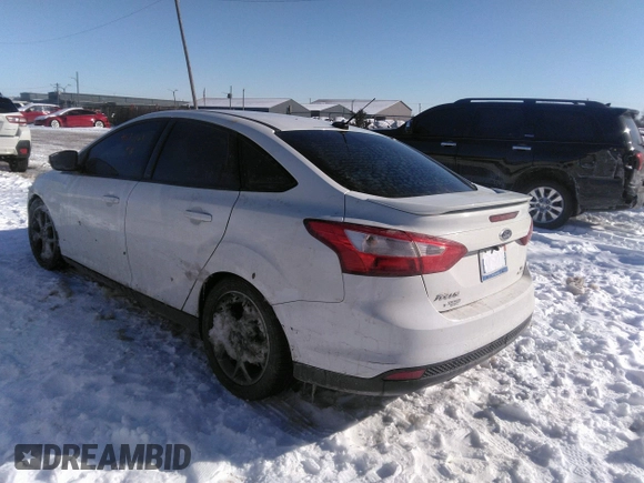 2013 Ford Focus SE z VIN 1FADP3F23DL337201, wystawiony jako IAAI lot #41630163 z przebiegiem 163 979 mil mil oraz . Historia ofert i sprzedaży dostępna na DreamBid. Obrazek 3.