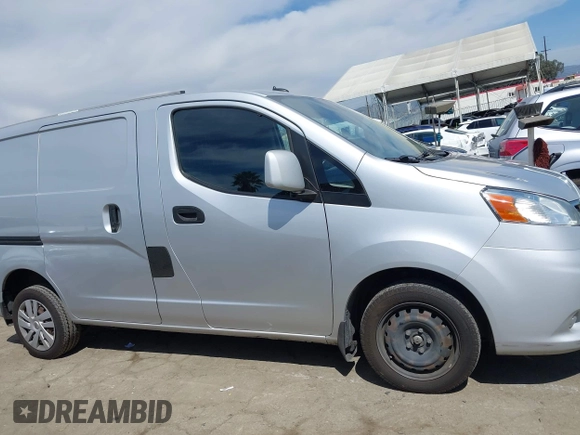 2015 Nissan NV200 SV with VIN 3N6CM0KN2FK720750, listed as a IAAI auction lot 42014352 with 206,616 mi miles. Bid and sale history available at carsss.com. Image 13.