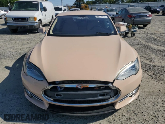 2013 Tesla Model S z VIN 5YJSA1CN6DFP03404, wystawiony jako Copart lot #60239535 z przebiegiem 103 800 mil mil oraz Czysty tytuł • Clean title. Historia ofert i sprzedaży dostępna na DreamBid. Obrazek 6.